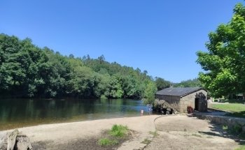 Praia fluvial de Tapia, Ames