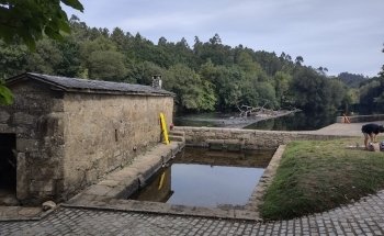 Praia fluvial de Tapia, Ames